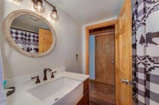 Bears on Beach Front by Avada Properties - Sevierville - 2
