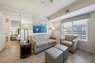 Pool I Parking I Gym I Properties By Preston - 4