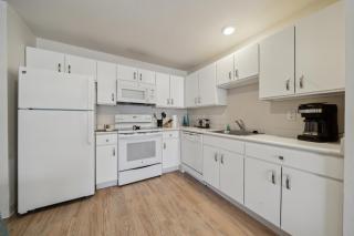 Pool I Parking I Gym I Properties By Preston - 6