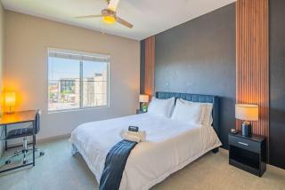 Comfy 2BD DT - Balcony, Gym, W-D, Parking - Sleeps 8 - Phoenix - 5