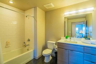 Comfy 2BD DT - Balcony, Gym, W-D, Parking - Sleeps 8 - Phoenix - 3