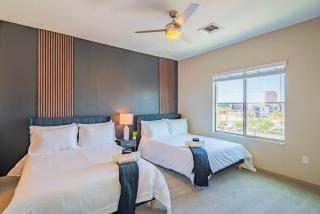 Comfy 2BD DT - Balcony, Gym, W-D, Parking - Sleeps 8 - Phoenix - 1