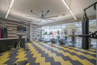 Modern 2BD DT - Balcony, Gym, W-D, Parking - Sleeps 8 - 6
