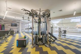 Modern 2BD DT - Balcony, Gym, W-D, Parking - Sleeps 8 - 1