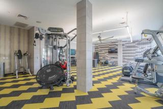 Modern 2BD DT - Balcony, Gym, W-D, Parking - Sleeps 8 - 2