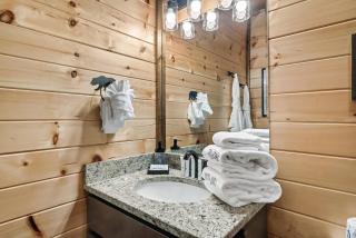 Bear Up There Cabin by Avada Properties - 1