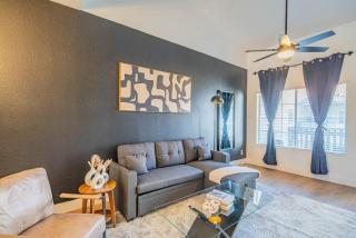 Cozy KingBed Golf Pickleball Pool Hot Tub Parkng - Scottsdale - 0