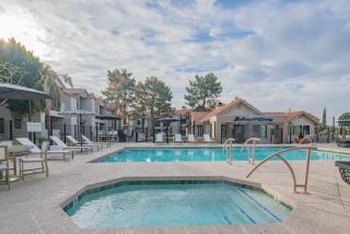 Chic Golf Pickleball Pool Hot Tub King Bed Parking - Scottsdale - 2