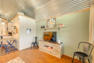 Cozy Couples Cabin Retreat in Concan! - Concan - 7