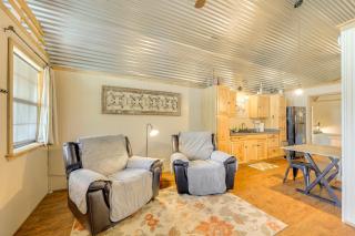 Cozy Couples Cabin Retreat in Concan! - Concan - 5