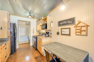 Cozy Couples Cabin Retreat in Concan! - Concan - 2