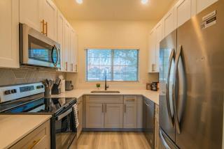 Sleek Pool, Hot Tub, Golf, Pickleball, King Bed, Parking - Scottsdale - 4