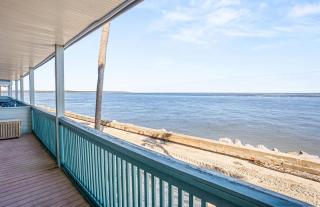 Beautifully Updated 3-Bed, 2-Bath Oceanfront Retreat - Fripp Island - 6