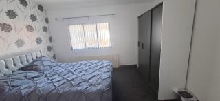 Modern 3 bedroom 2 bathroom Free Wifi Central Location - 3