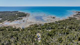 Rustic Vibes W Pool & Hot Tub - Tobermory - Miller Lake - 0
