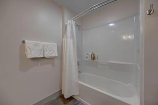 Stunning 1BD near Historic Pabst Brewery - Fiserv - Milwaukee - 4