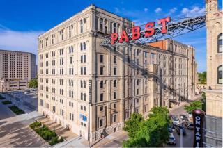 Stunning 1BD near Historic Pabst Brewery - Fiserv - 8
