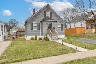 4 Mi to Universities Quaint Parkville Apartment! - 8