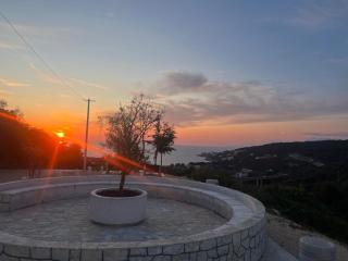 Utjeha Hills with Pool - Bar - 8