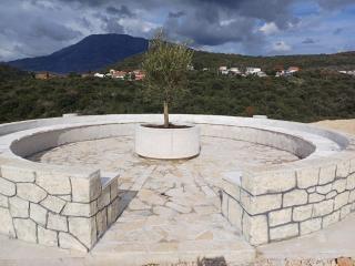 Utjeha Hills with Pool - Bar - 5