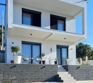 Utjeha Hills with Pool - Bar - 3