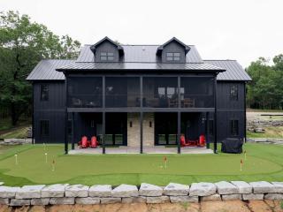 6BR Sand Valley Lodge with Hot Tub Bar & Putting Green - - 5