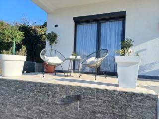 Utjeha Hills with Pool - Bar - 2