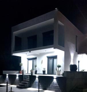 Utjeha Hills with Pool - Bar - 6
