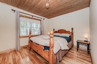 Rustic Vibes W Pool & Hot Tub - Tobermory - Miller Lake - 2