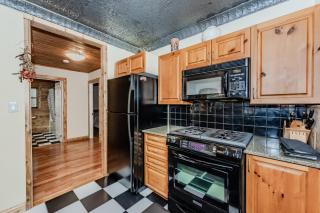 Rustic Vibes w Pool and Hot Tub - Tobermory - 2