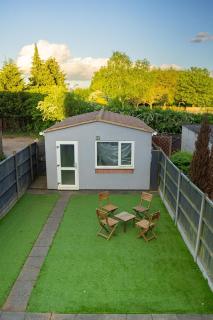 Modern & Cosy Retreat with Jacuzzi - Foleshill - 8