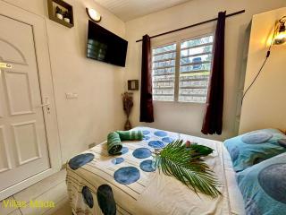 Authentic villa, private pool - - 5