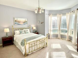 Spacious Beach Town Retreat - Sleeps 8 - Port Elgin - 0