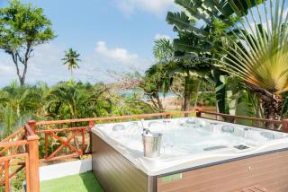 Lives off Colorada Beach - - 6
