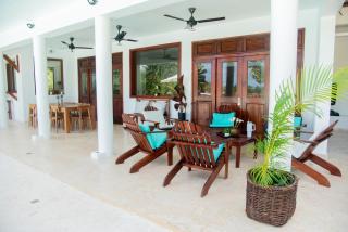 Lives off Colorada Beach - - 3