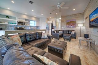 Sleeps 31 2 Homes w Boat Dock Waterfront Pool Laguna Village Getaway - Corpus Christi - 1