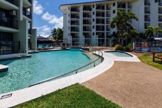 Mantra Marina Hotel Room - Urangan - 2