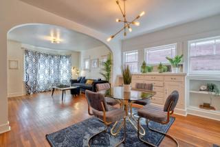 Stay Portland Collection - Glamourous Old Hollywood Apartment - 92 WalkScore - 7
