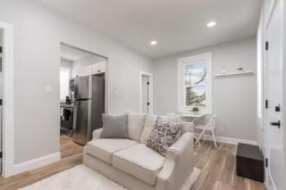 2-Bed Modern Apt in the heart of Pueblo with work space - Galaţi - 5