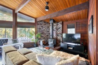 Mid-century Cabin Hideaway - Hot Tub & Fire Pit - Rhododendron - 5