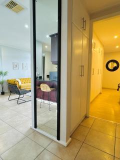 Accommodation Front - Vibrant 4 sleeper with Open Harbour Views - Durban - 7