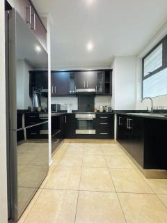 Accommodation Front - Vibrant 4 sleeper with Open Harbour Views - Durban - 3