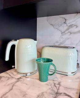 Central and Sunny on Willis - 5