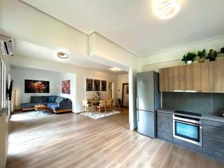 Modern Secluded Living in Athens - Minutes from Metro - 9
