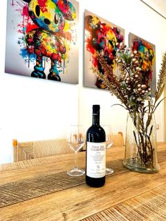 Modern Secluded Living in Athens - Minutes from Metro - 5