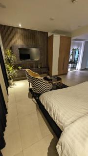 Self Check-in Luxury Studio Apartment Gold Crest Mall Penta Square DHA phase 4 - 7