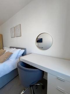Exclusive 2 Bed Prime Location & Easy Transport - Barking - 5