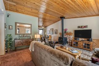 Bigfoot Retreat Home Close to Beach - 9