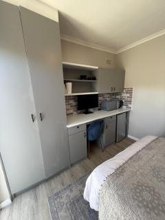 Courtyard Hideaway - Kenridge - 6