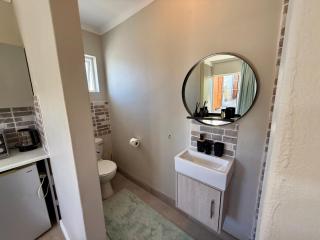 Courtyard Hideaway - Kenridge - 5